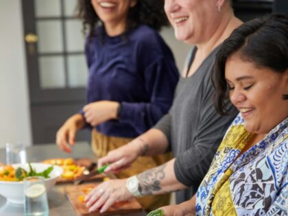 3 women cooking in a class. free from unsplash